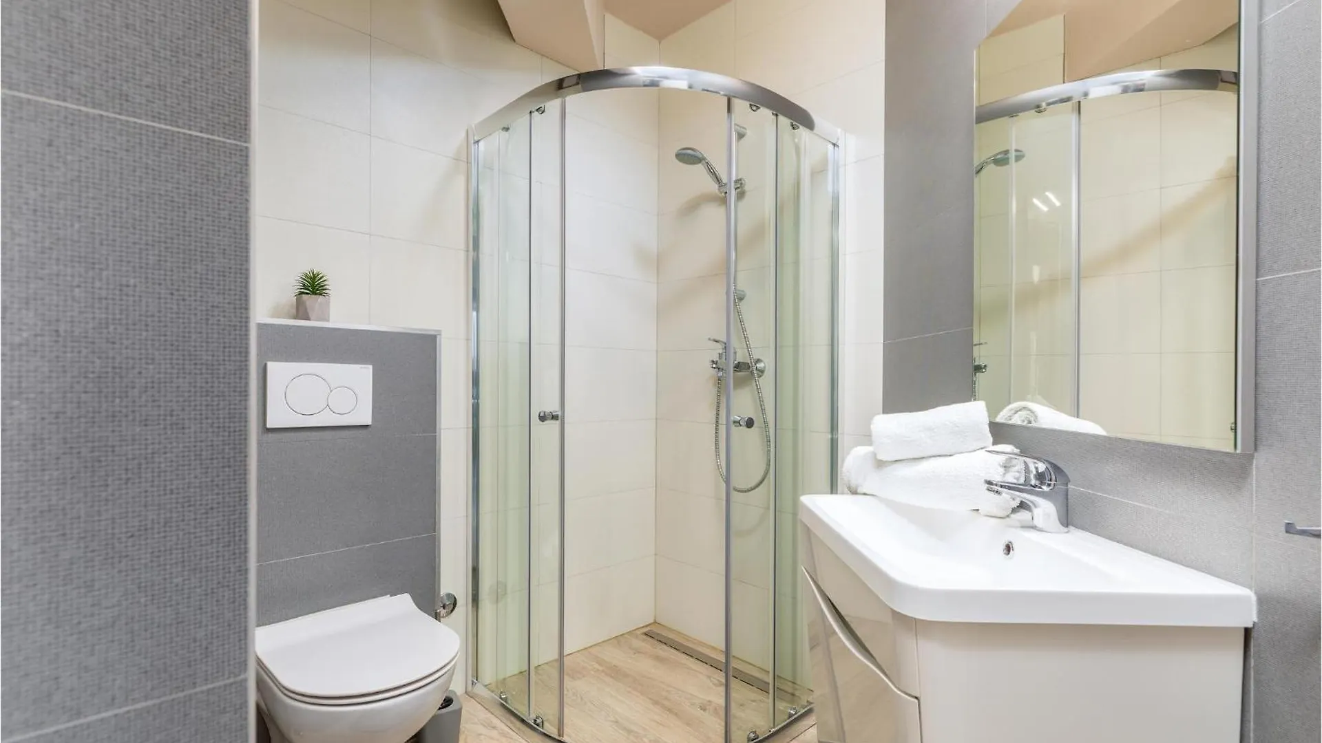 3 Bedroom Amazing Apartment In Pjescana Uvala 0*,  Kroatien